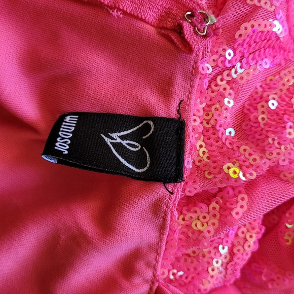 Barbie pink sequin formal gown Windsor Medium - Picture 11 of 11